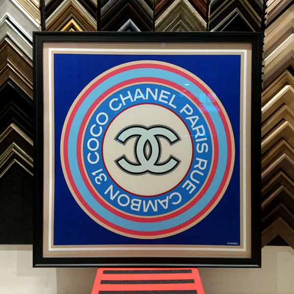 Zijden sjaal in een strakke lijst